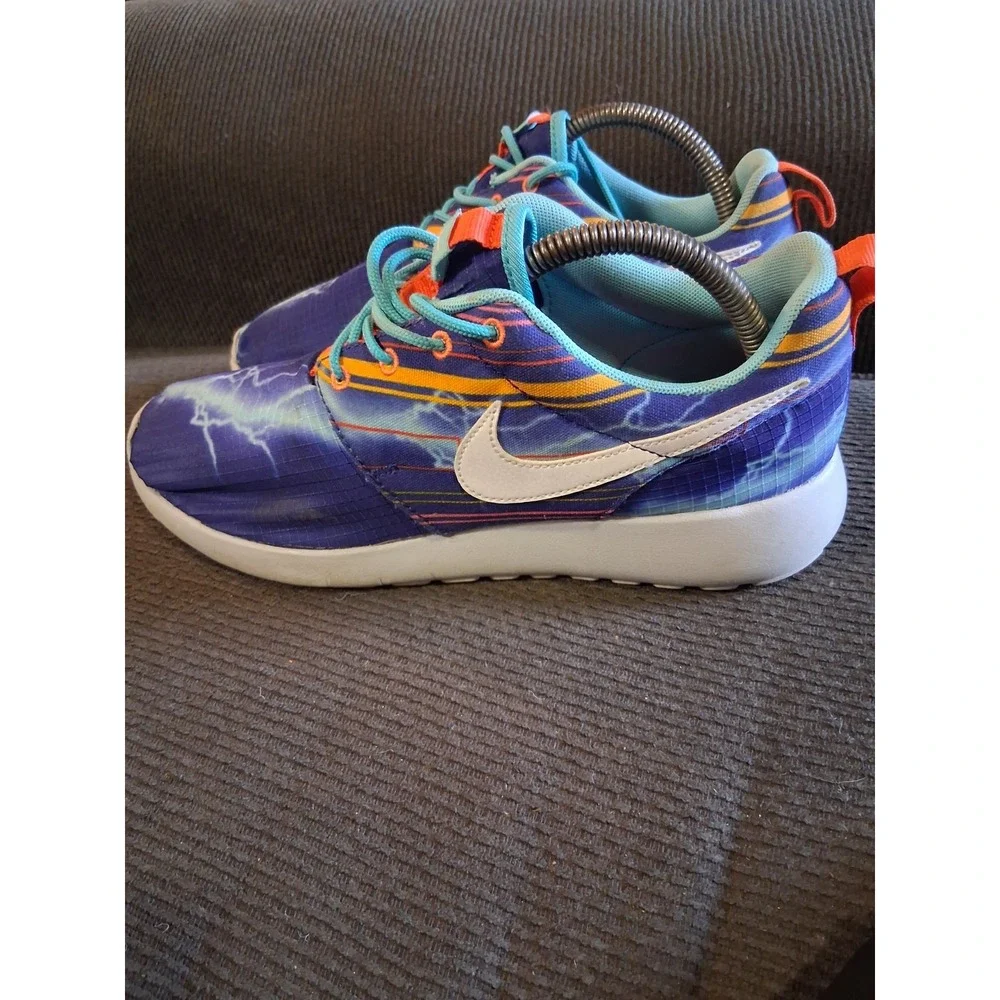 Nike Roshe Run Print‎ 677782-401 Youth Size Women's 8.5 Youth 7Y Lightning Blue
